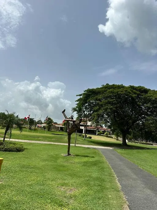 Hermosa Villa En Metro Country Club Juan Dolio San Pedro de Macorís